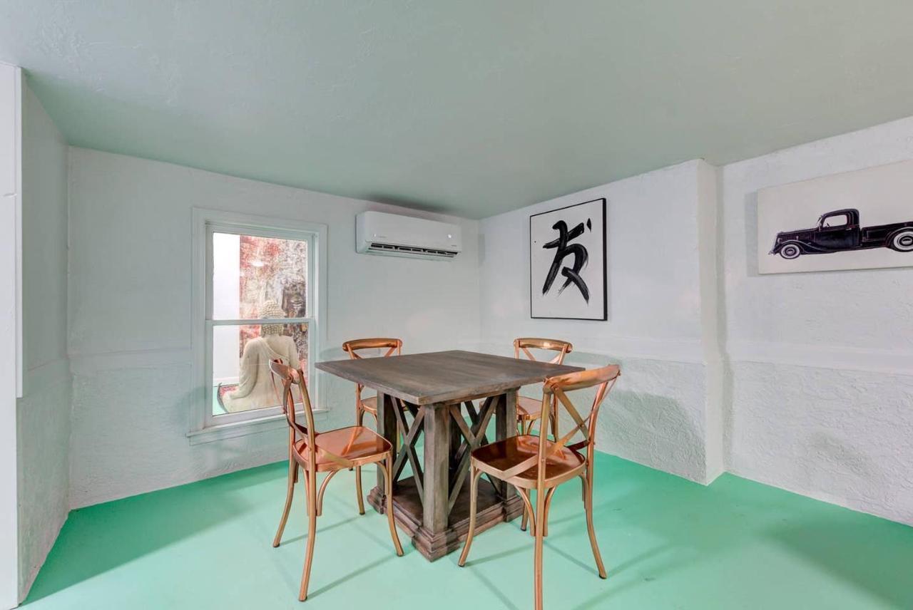 Holiday home Communal Crashpad-city Card For Local Biz Discounts